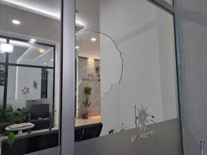 AK Parti Muğla İl Başkanlığına taşla saldıran kişi yakalandı