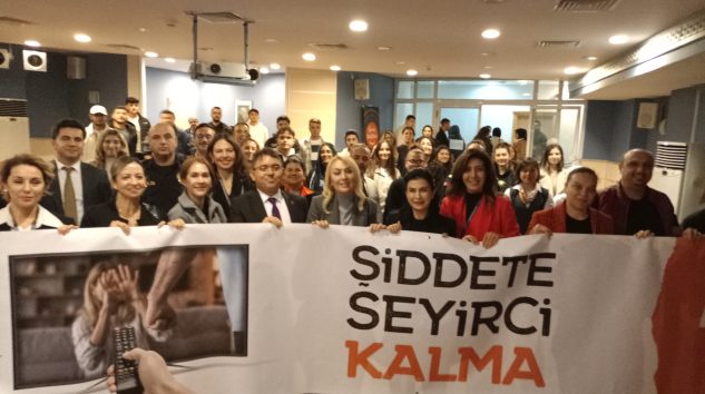 KADEM’in Marmaris’te Düzenlediği “Şiddete Seyirci Kalma” Etkinliğine Yoğun Katılım