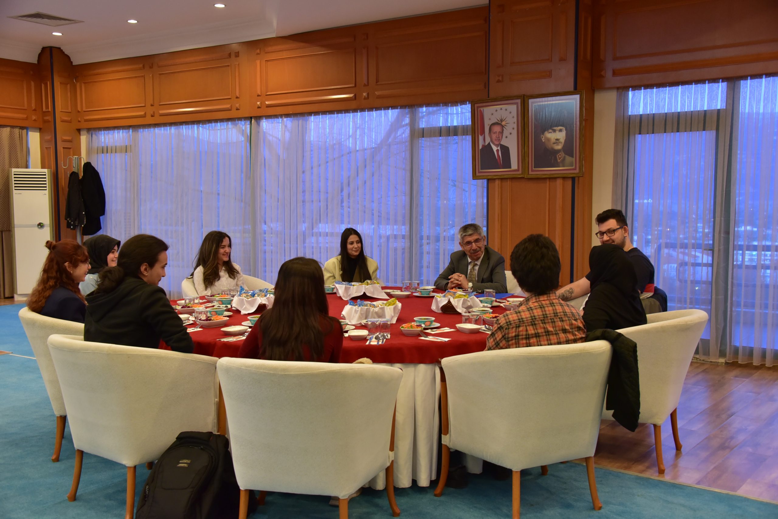 Rektör Prof. Dr. Kaçar, Öğrenci Topluluklarıyla İftarda Buluştu