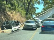 AKYAKA’DA FRENİ PATLAYAN ARAÇ AYDINLATMA DİREĞİNE ÇARPTI