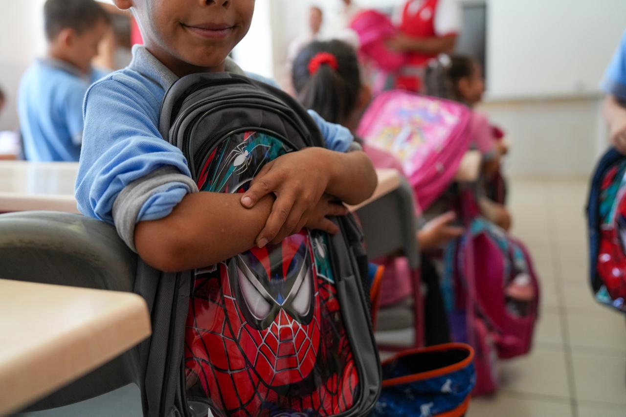 Menteşe Belediyesi’nden Minik Öğrencilere Çanta Desteği