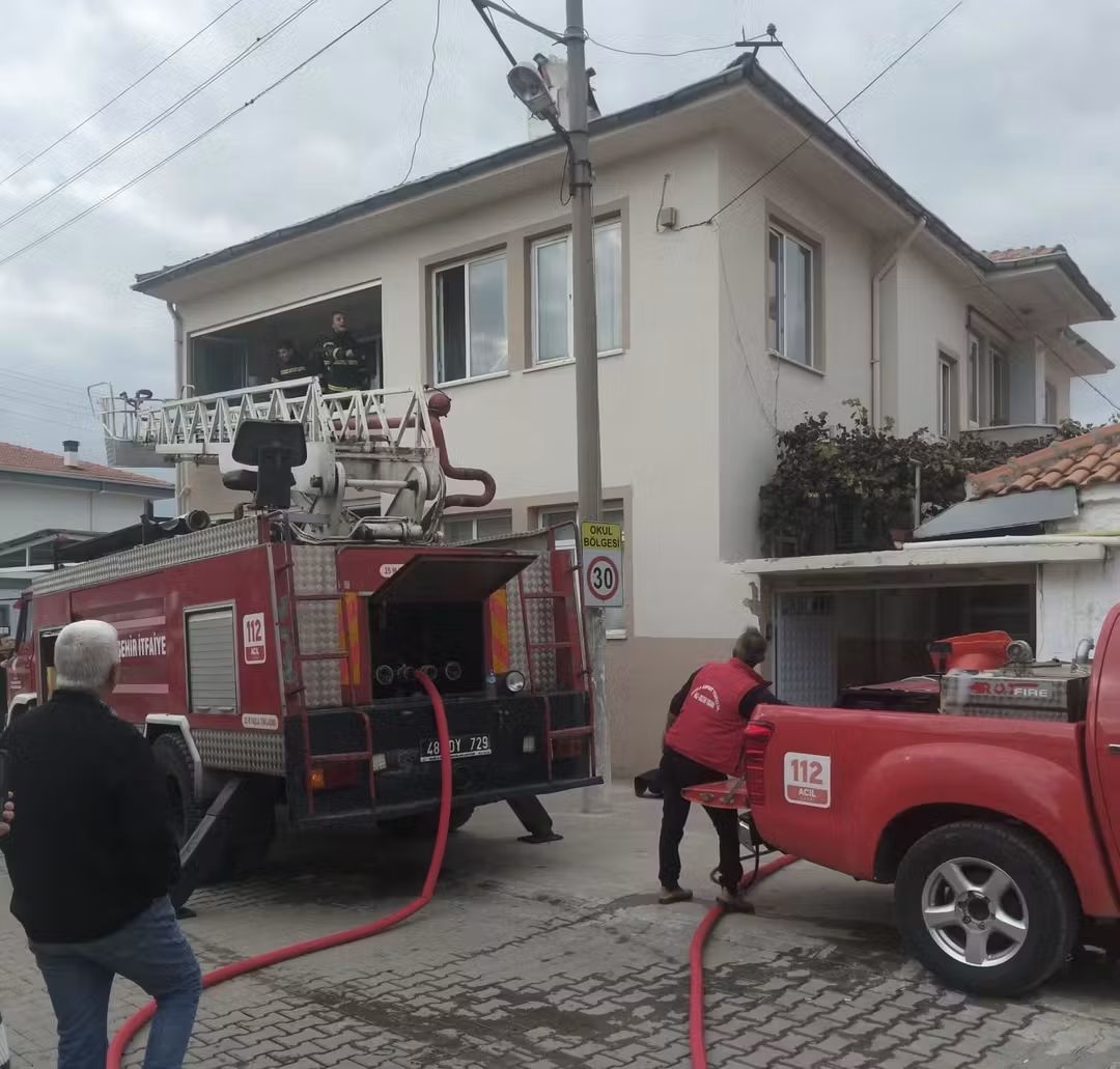 MENTEŞE ORTAKÖY’DE EVDE ÇIKAN YANGIN SÖNDÜRÜLDÜ