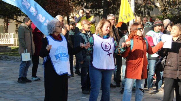 KAMU EMEKÇİLERİ MUĞLA’DA “GEÇİNEMİYORUZ” DİYEREK İŞ BIRAKT