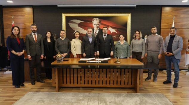 MGC  DEN GAZETECİLERE KORUMA KALKANI