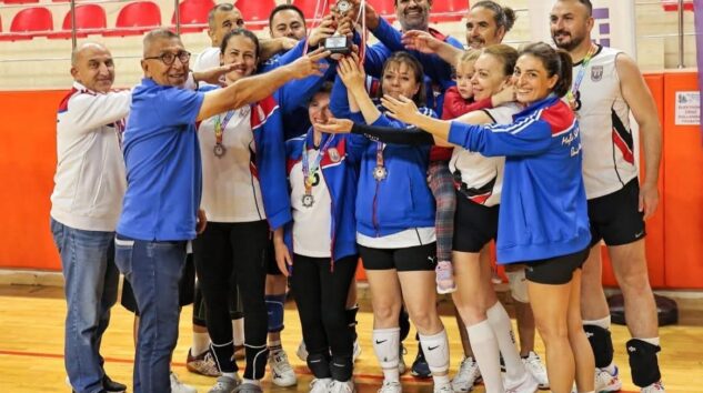 MSKÜ PERSONEL VOLEYBOL TAKIMI TÜRKİYE İKİNCİSİ OLDU