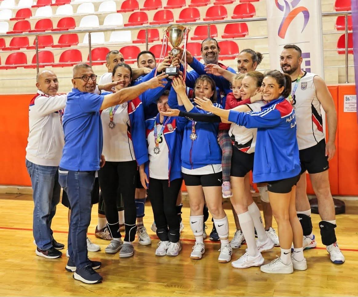 MSKÜ PERSONEL VOLEYBOL TAKIMI TÜRKİYE İKİNCİSİ OLDU